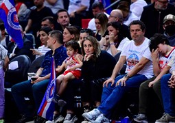 BAHÇEŞEHİR KOLEJİ SPOR KULÜBÜNDE BAŞKANLIK KOLTUĞU BEGÜM YÜCEL’E EMANET!